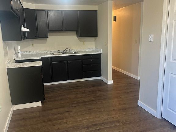 3rd image of 292 W Varsity Dr