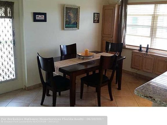 4th image of 225 Ellesmere E #225