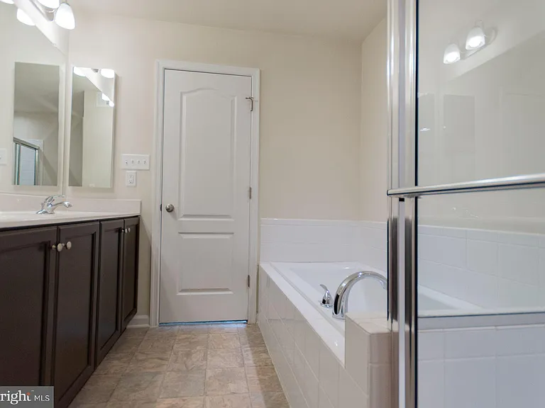 132 Oflannery Ct — Photo 51