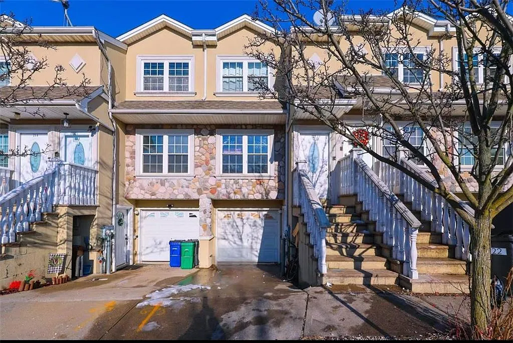 220 Dartmouth Loop photo 1