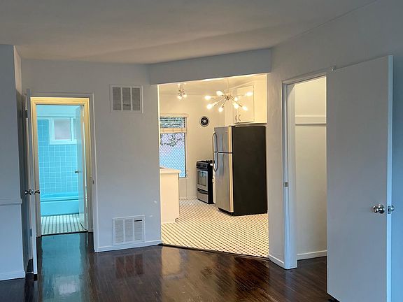 4th image of 1933 N Beachwood Dr APT 104