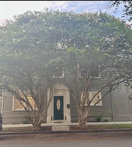 4 bed, 2.0 bath, 1734 sqft, $2,400 — Photo 1