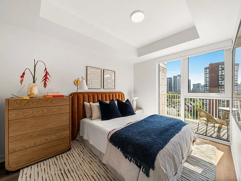 88 Bathurst St — Photo 36