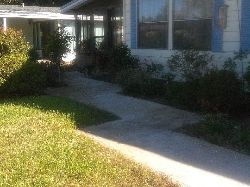 1st image of 127 Willow Dr
