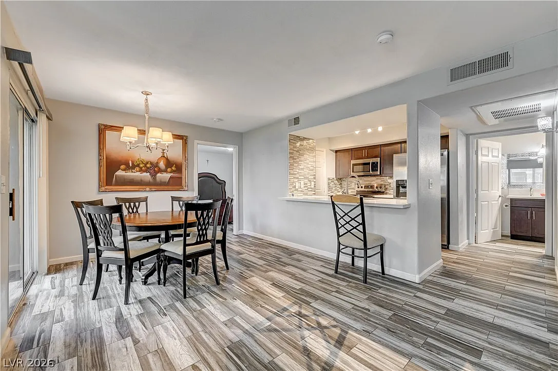 2 bed, 2.0 bath, 1089 sqft, $1,745 — Photo 3