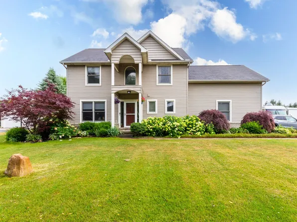 9731 Fountain Ln, Fowlerville, MI 48836