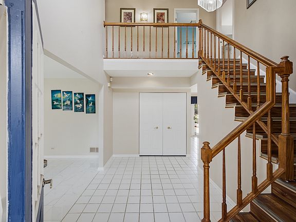 3rd image of 399 Stonewood Cir