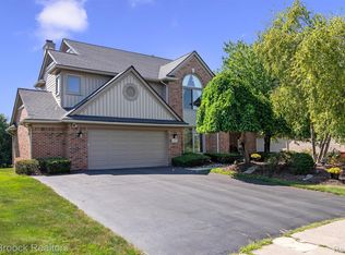 5101 Village Commons Dr, West Bloomfield, MI 48322