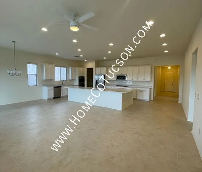38628 S Running Roses Ln — Photo 2