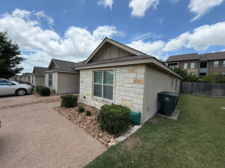 717 Ferrara Cir #B — Photo 15