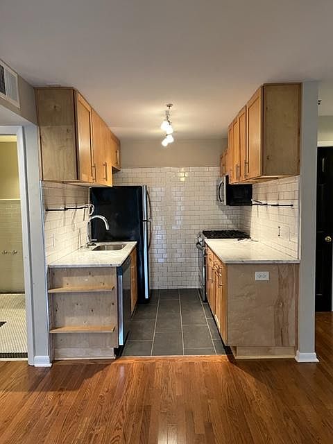 1st image of 2107 W Cary St APT C