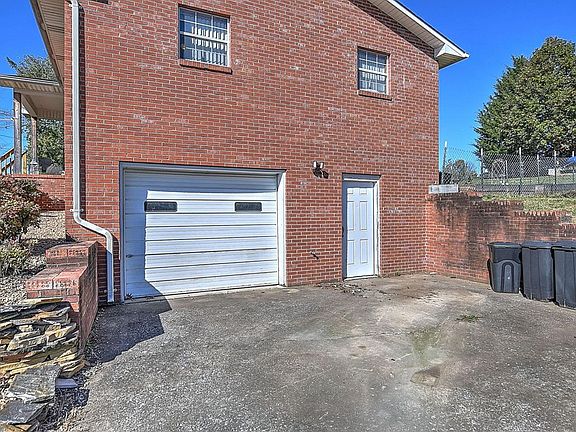 3rd image of 455 Britton Ave