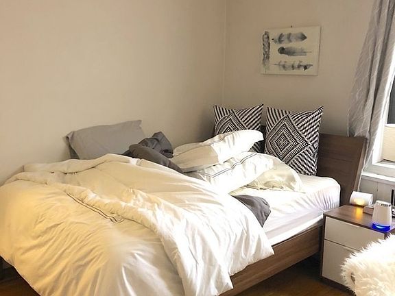 4th image of 1410 York Ave #2B