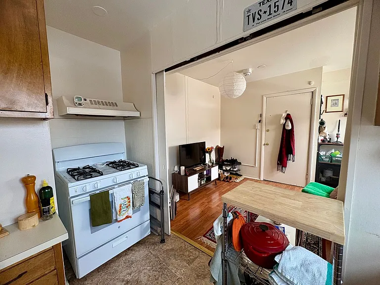 403 W James St — Photo 6