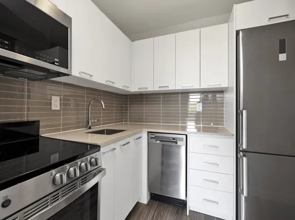 30 Central Pkwy W, Mississauga, ON L5B 1L3