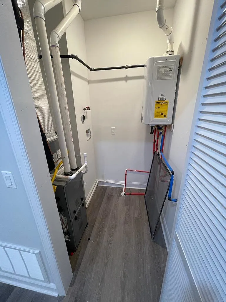 1 bed, $1,677 — Photo 4