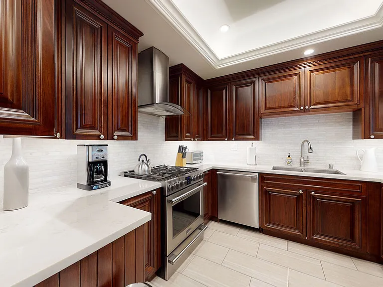 907 S Shenandoah St #101 — Photo 8