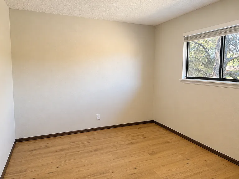 139 Juniper Pl #D — Photo 12