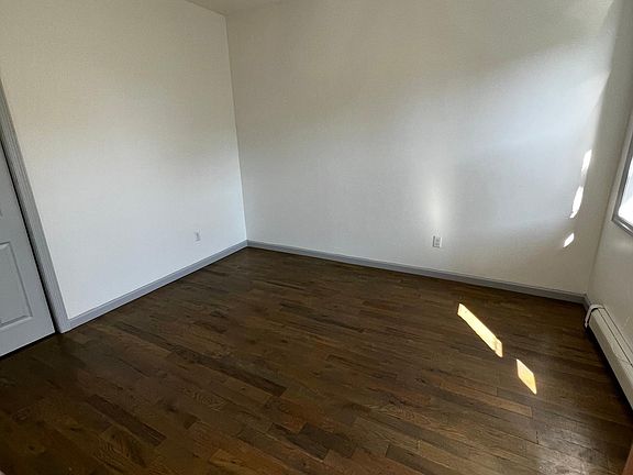 4th image of 61 Lake St