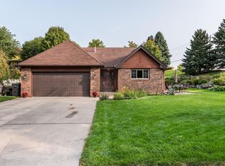 500 Westwood Ln, Chaska, MN 55318