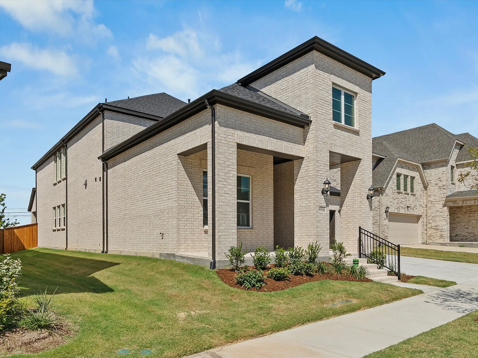 5 bed, 5.5 bath, 3794 sqft, $4,300 — Photo 2