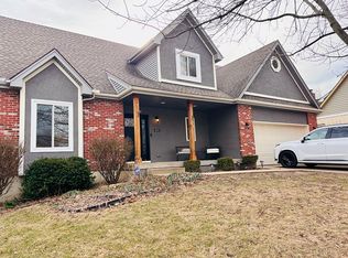 1005 SE Oak Hill Dr, Lees Summit, MO 64081