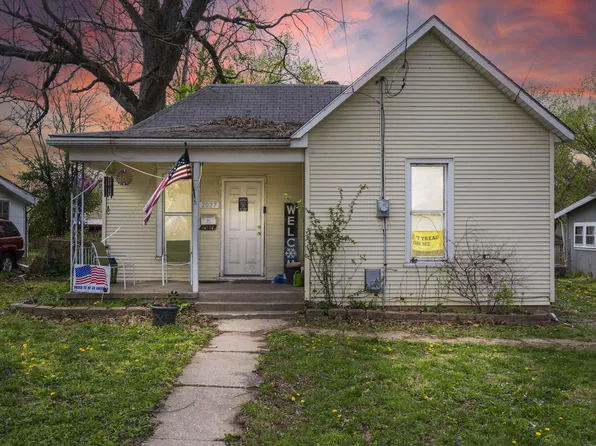 2027 N Taylor Avenue, Springfield, MO 65803