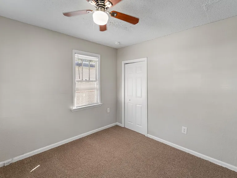 132 Jenks St — Photo 7