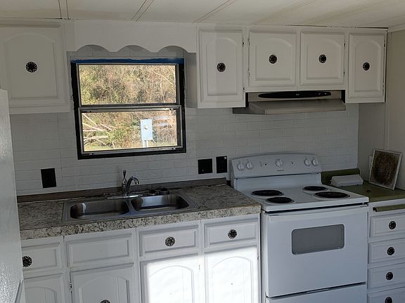 3rd image of 8900 Taylor Woods Cir