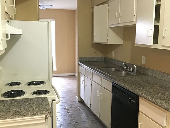 4th image of 5625 Antoine Dr #1609