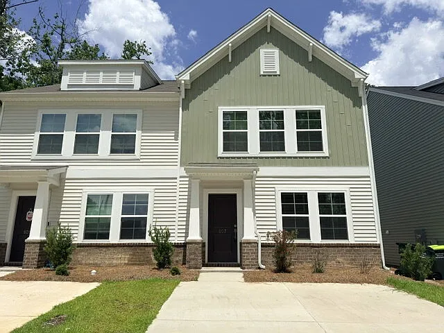 807 Coburg Ln — Photo 2