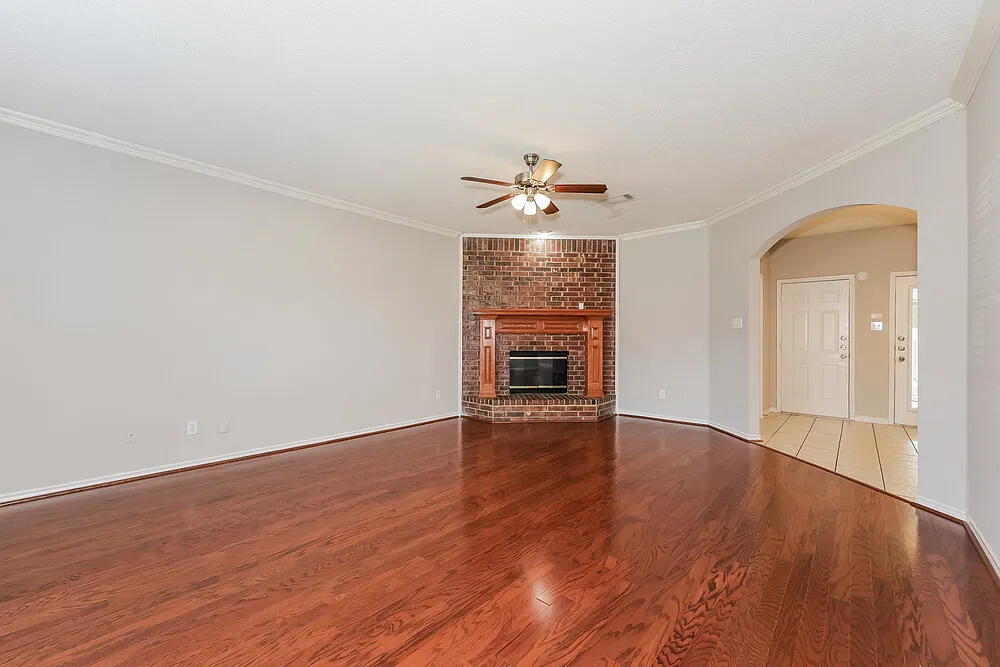 4 bed, 2.5 bath, 2521 sqft, $3,165 — Photo 4