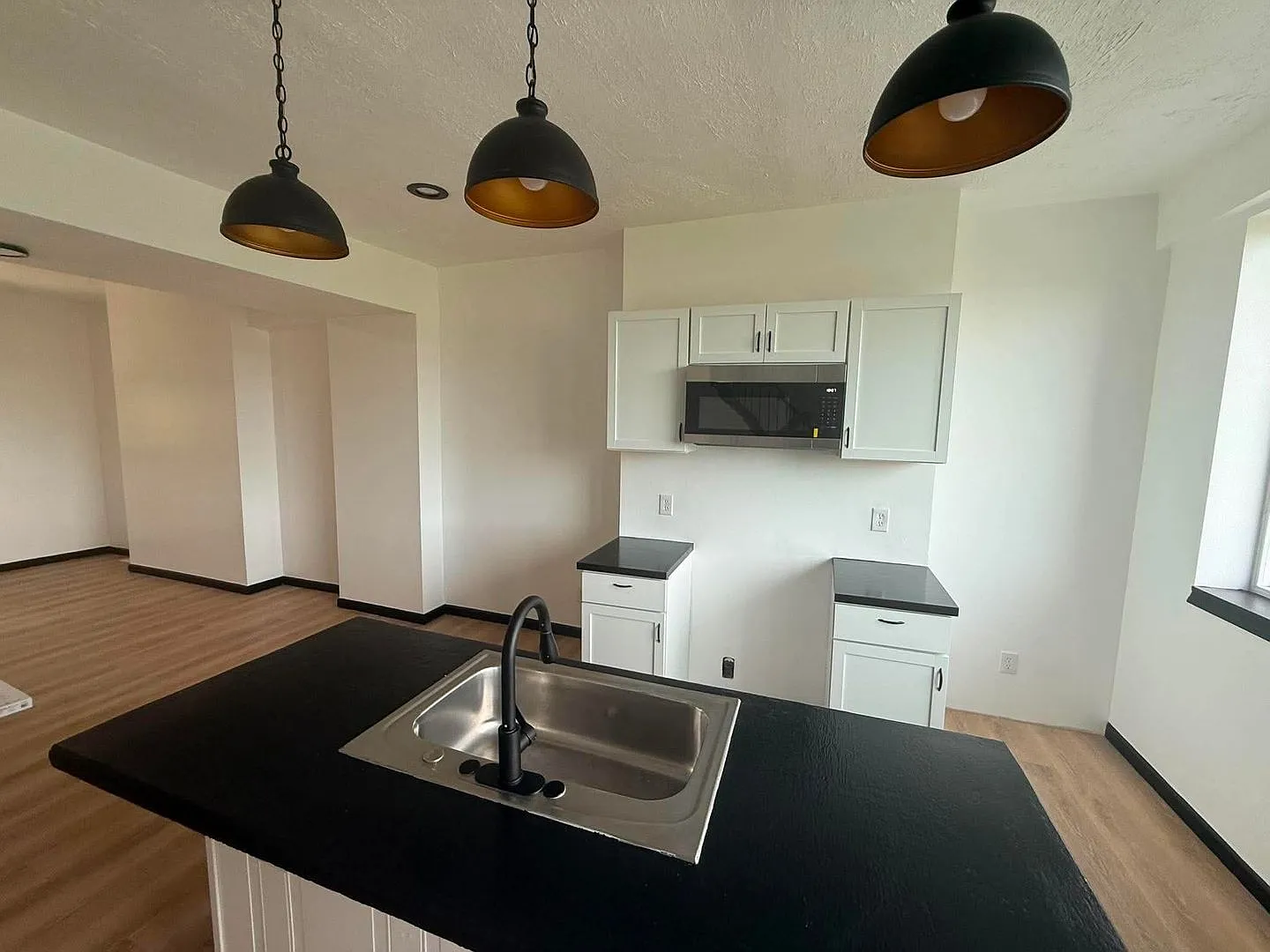 Newly Updated 2 Bedroom Home In the Southside! — Photo 3