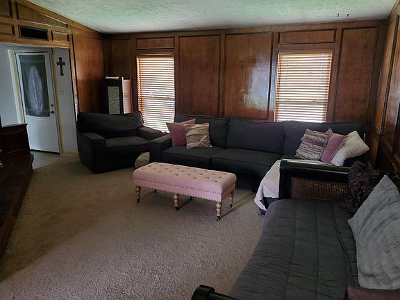 4th image of 327 Willow Springs Dr