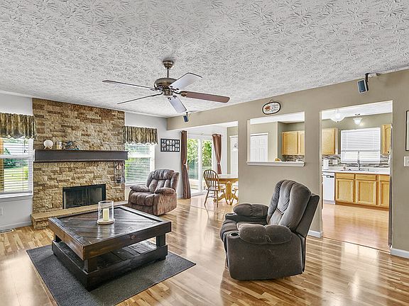 3rd image of 1382 Fall Ridge Dr