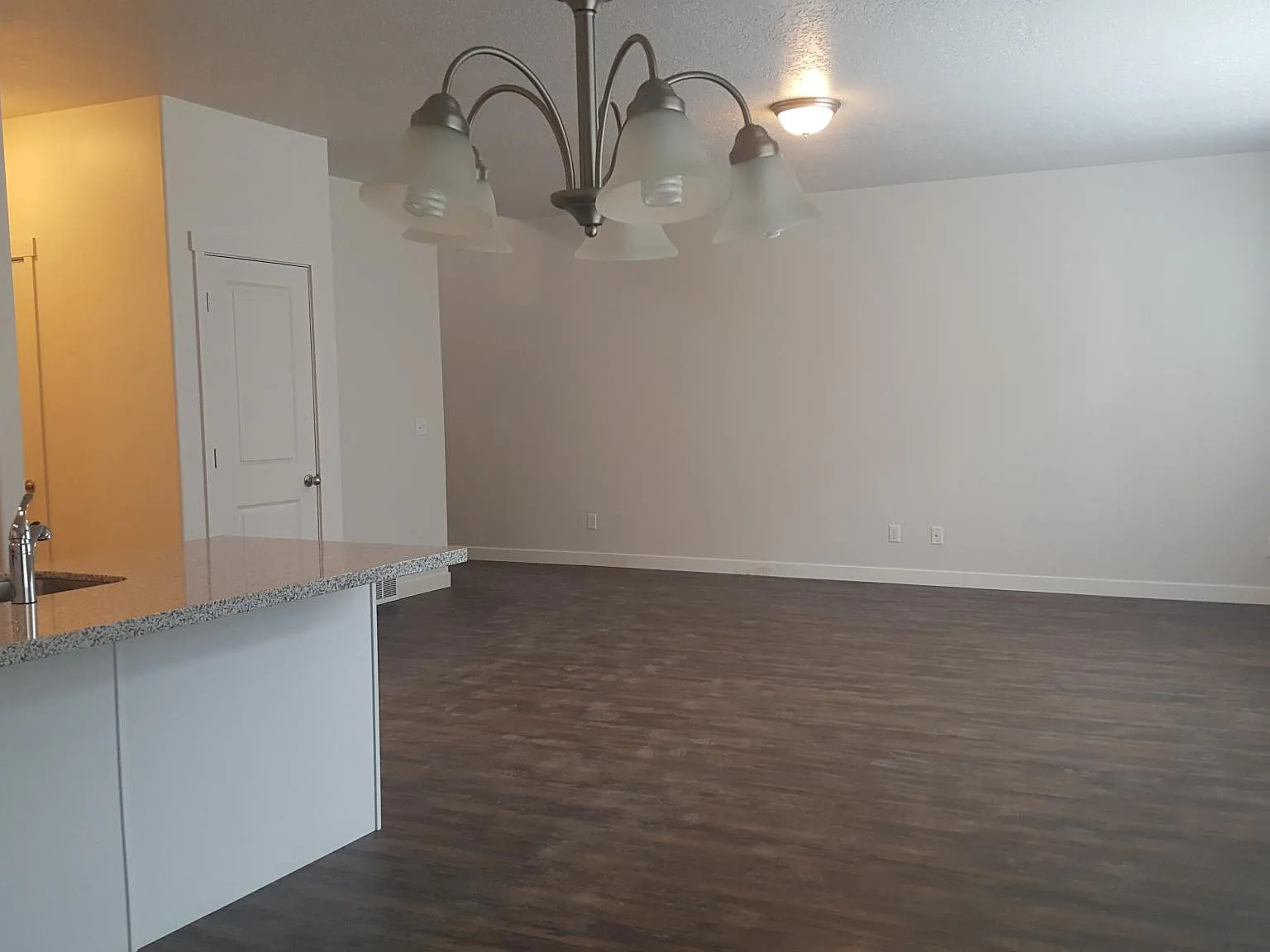 4 bed, 2.5 bath, 1886 sqft, $2,450 — Photo 4