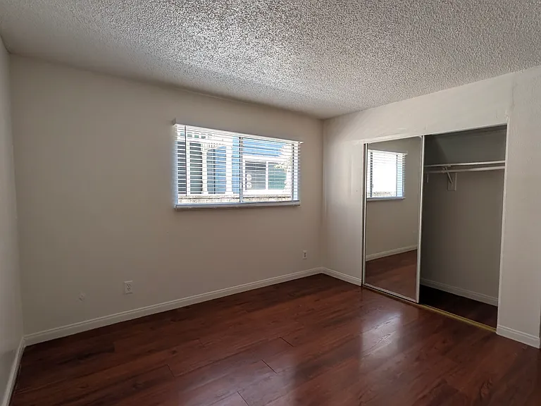 577 W 17th St #2 — Photo 8