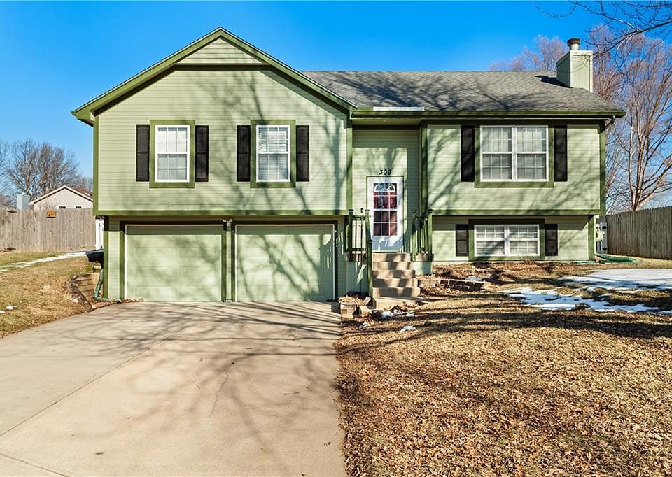 1st image of 309 NE Fox Trail Dr