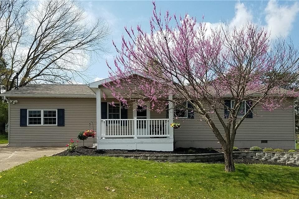 1st image of 111 Pine Dr