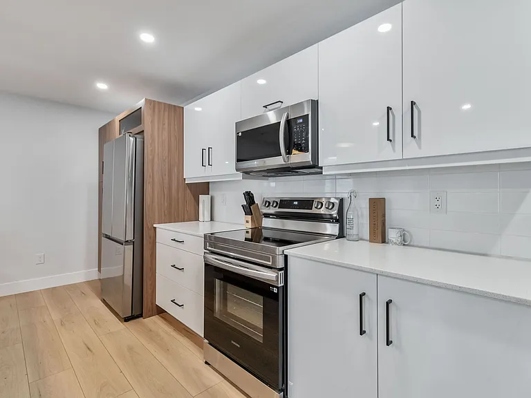 320 Millennium Blvd — Photo 17