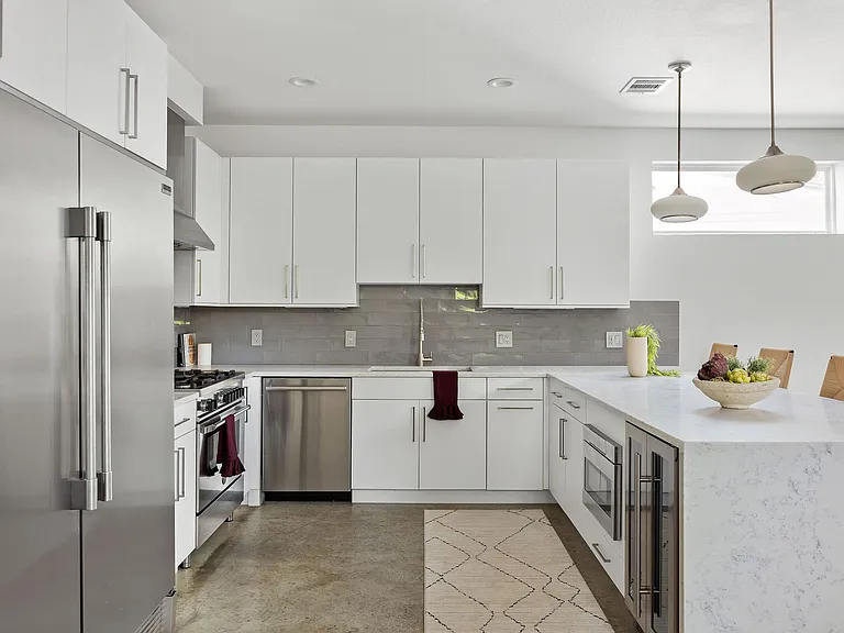 1182 Oakgrove Ave #A — Photo 3