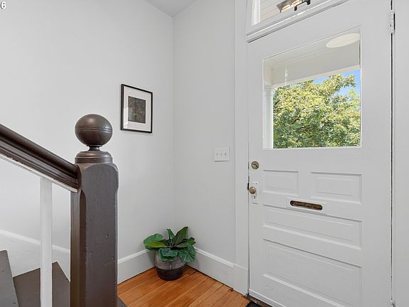 5th image of 546 NE Stanton St