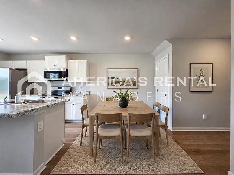 4115 Hudson Rd — Photo 10