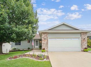 1217 Wolf Dr NW, Cedar Rapids, IA 52405
