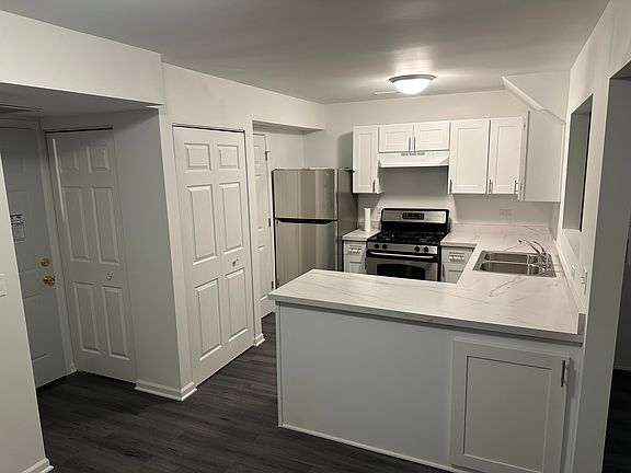 4th image of 923 Four Seasons Blvd