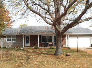 1704 W North Shore Dr, Mahomet, IL