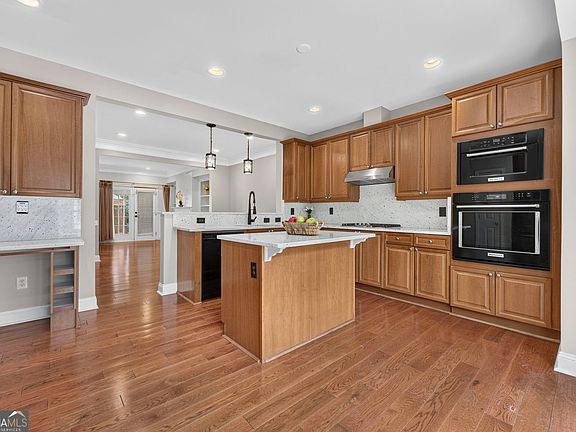 4th image of 1735 Peachtree St NE Unit 619