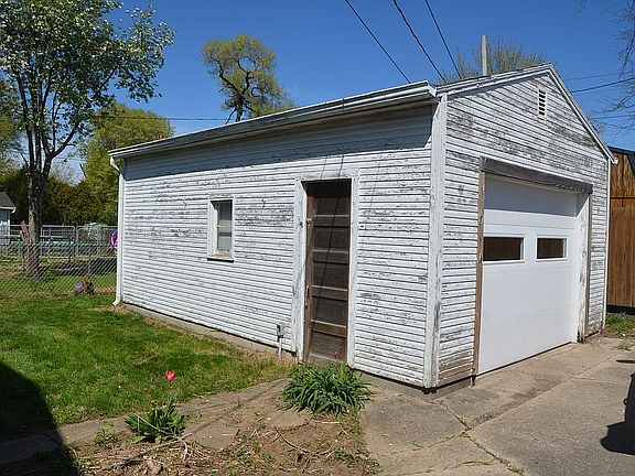 3rd image of 1013 S Crawford St