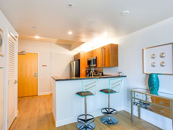 5th image of 321 10th Ave Unit 1404