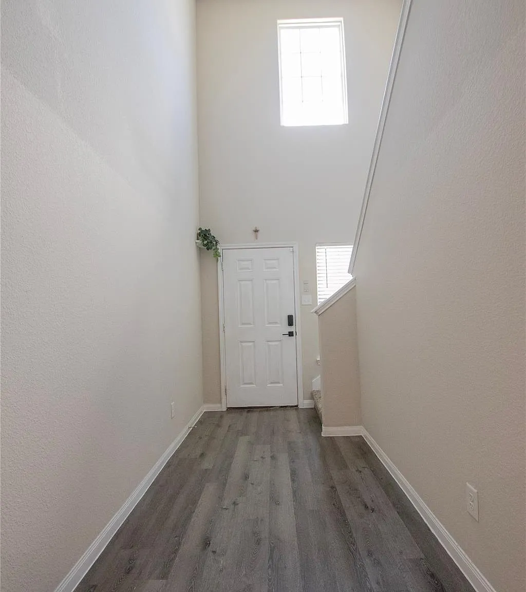 4 bed, 2.5 bath, 2071 sqft, $2,400 — Photo 3